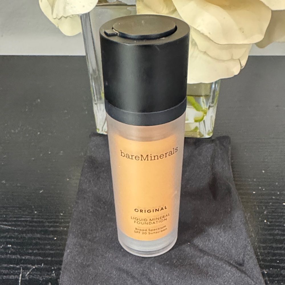 bareMinerals Original Liquid Mineral Foundation spf20 shade Light 08 Vegan Clean